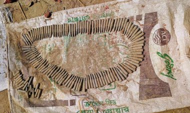 গোমস্তাপুরে গুলি ও গুলির খোসা উদ্ধার করেছে পুলিশ