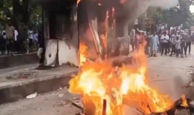 চাঁপাইনবাবগঞ্জে শিক্ষার্থীকে মারধর,প্রতিবাদে মহানন্দা সেতুর টোল প্লাজায় আগুন