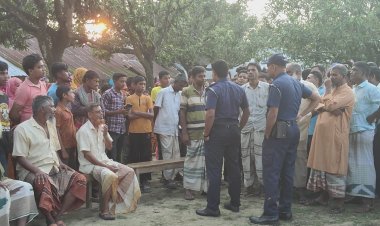 গোমস্তাপুরে হত্যা মামলার আসামী ধরে দেয়ার নামে ২ লাখ টাকা দাবি,ইউপি সদস্যকে আটক