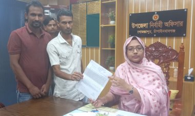 গোমস্তাপুরে পল্লী সঞ্চয় ব্যাংক কর্মকর্তার অপসারণের দাবিতে মানববন্ধন