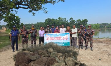 গোমস্তাপুরে পুনর্ভবা নদীতে অভিযান পরিচালনা অবৈধ জাল ধ্বংস