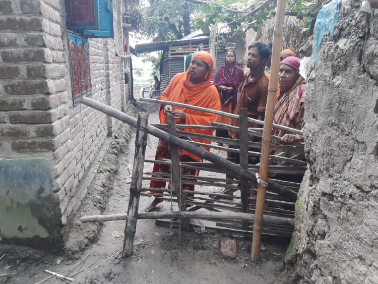 থানায় অভিযোগেও মেলেনি প্রতিকার নওগাঁয় একমাস যাবত ৯টি পরিবার অবরুদ্ধ