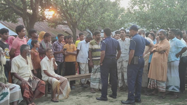 গোমস্তাপুরে হত্যা মামলার আসামী ধরে দেয়ার নামে ২ লাখ টাকা দাবি,ইউপি সদস্যকে আটক