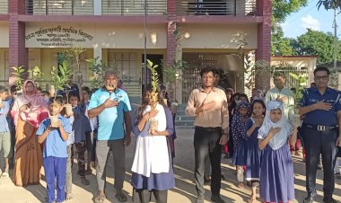 শিবগঞ্জে গাছের চারা হাতে নিয়ে দেশপ্রেমের শপথ নিলো শিক্ষার্থীরা