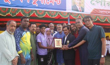 সাফজয়ী নারী ফুটবলার আইরিনকে নওগাঁয় সংবর্ধনা