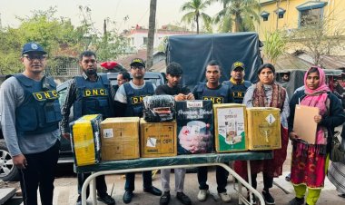 পাবনায় চায়ের প্যাকেট মিললো ২৭ কেজি গাঁজা গ্রেফতার-১