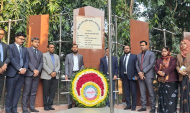 চাঁপাইনবাবগঞ্জে শহীদ বুদ্ধিজীবী দিবসে বীরশ্রেষ্ঠ ক্যাপ্টেন জাহাঙ্গীরের স্মৃতিসৌধে পুস্পার্ঘ অর্পণ