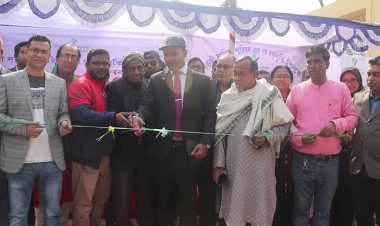 নওগাঁয় স্থানীয় লেখকদের পথ বইমেলা