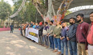 জনবাণীর সম্পাদকসহ সাংবাদিকের ওপর হামলার প্রতিবাদে চাঁপাইনবাবগঞ্জে মানববন্ধন