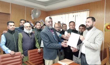 সরকারি গাড়িচালকদের ৯ দাবি প্রধান উপদেষ্টা বরাবর স্মারকলিপি প্রদান