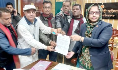 নানা অনিয়ম অতিরিক্ত সেচ চার্জ আদায়ের অভিযোগ: গোমস্তাপুরে ইউএনওকে কৃষকদের  স্মারকলিপি