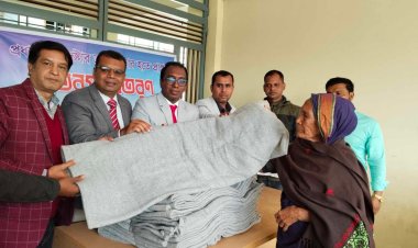নিয়ামতপুর প্রেসক্লাবের উদ্যোগে শীতবস্ত্র বিতরণ
