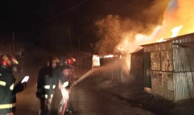 নিয়ামতপুরে আগুনে ভস্মীভূত ৬ দোকান,১৫ লক্ষ টাকার ক্ষয়ক্ষতি