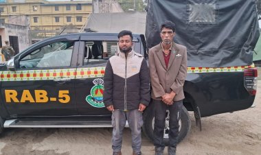 চাঁপাইনবাবগঞ্জে ভুয়া গ্রুপ ক্যাপ্টেন ও তার সহযোগী যৌথ বাহিনীর হাতে আটক