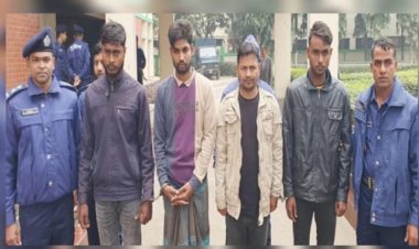 নওগাঁয় পুলিশ পরিচয়ে ছিনতাইকারী চক্রের ৭ সদস্য আটক