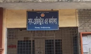 শিবগঞ্জ সাব-রেজিস্ট্রার অফিসে অনিয়মের বিরুদ্ধে সম্বয়কদের স্মারক লিপি প্রদান