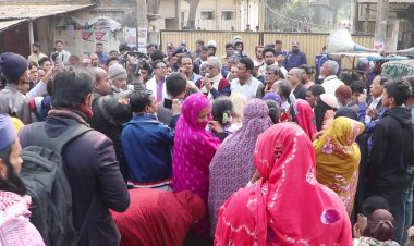 নওগাঁয় প্রিপেইড মিটার স্থাপন বন্ধে নেসকো অফিস ঘেরাও