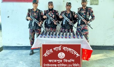 চাঁপাইনবাবগঞ্জের পদ্মা নদীর চরে পুঁতে রাখা ফেন্সিডিল উদ্ধার