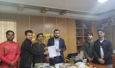 চাঁপাইনবাবগঞ্জ জেলা হাসপাতালে নিরাপত্তায় জেলা প্রশাসকের কাছে স্মারকলিপি প্রদান