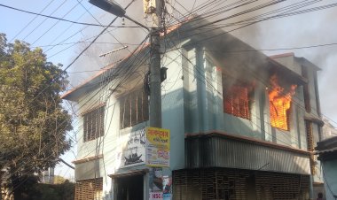 চাঁপাইনবাবগঞ্জ জেলা আওয়ামী লীগ কার্যালয়ে ভাঙচুর ও আগুন