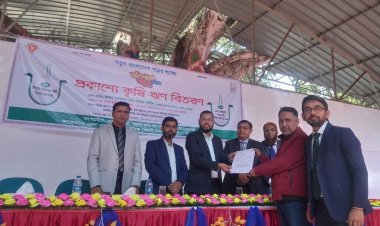 চাঁপাইনবাবগঞ্জে প্রকাশ্যে কৃষি ঋণ বিতরণ করল ৩৫টি ব্যাংক