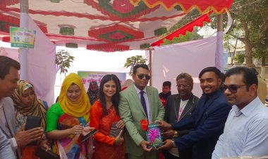 শিবগঞ্জে অসহায় ও গরীব শিক্ষার্থীদের মাঝে বিনা মূল্যে বই বিতরণ