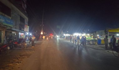 চাঁপাইনবাবগঞ্জে মুহুর্মুহু ককটেল হামলায় ইউপি চেয়ারম্যানসহ আহত-৫,এলাকায় আতঙ্ক