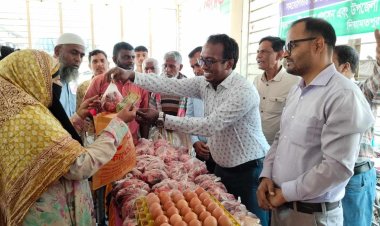 নওগাঁর নিয়ামতপুরে সুলভ মূল্যে দুধ-ডিম-মাংস বিক্রি