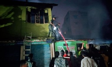 পটুয়াখালীতে অগ্নিকাণ্ডে ব্যবসা প্রতিষ্ঠানসহ ঘর পুড়ে ছাই