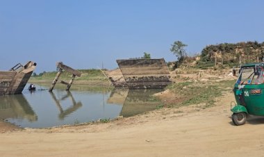 ৩ বছরেও পুন: নির্মান হয়নি নাসিরনগরের বিধ্বস্থ ব্রীজ/ফেরী পারাপারের নামে চলে জনভোগান্তি