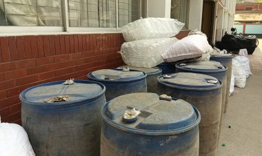 চাঁপাইনবাবগঞ্জে বিপুল পরিমাণ বাংলা মদ আটক 