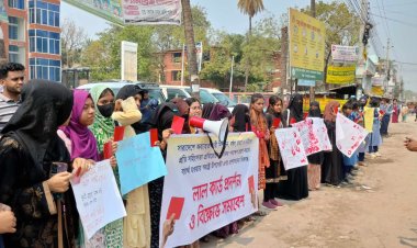 সারাদেশে নারী শিশু ধর্ষণ ও হত্যার প্রতিবাদে নওগাঁয় মানববন্ধন
