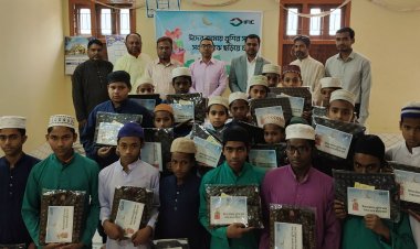 চাঁপাইনবাবগঞ্জে সুবিধাবঞ্চিত শিশুদের মাঝে ঈদ উপহার বিতরণ