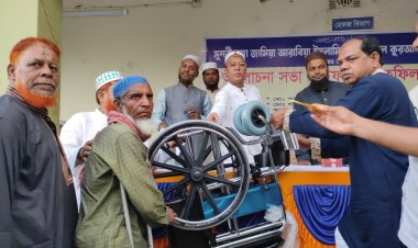 চাঁপাইনবাবগঞ্জে ইফতার ও আর্থিক সহায়তা প্রদান