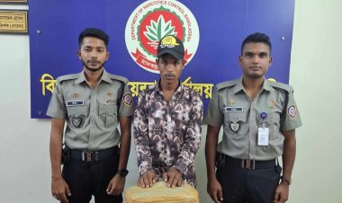 গোদাগাড়ীতে যাত্রীবাহী বাসে গাঁজাসহ মাদক পাচারকারী গ্রেফতার