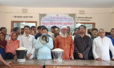 মান্দার প্রসাদপুর ইউনিয়নে অসহায় ও হৃতদরিদ্রদের মাঝে ভিজিএফ’এর চাল বিতরণ