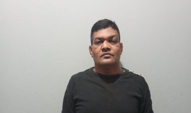 চাঁপাইনবাবগঞ্জে ছিনতাইয়ের সময় ডিবি পুলিশ পরিচয়কারী আটক