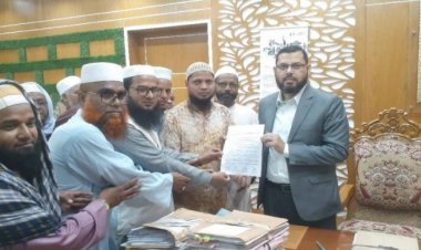 চাঁপাইনবাবগঞ্জে মউশিক শিক্ষক কল্যাণ পরিষদের মানববন্ধন