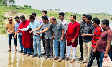 বাঘায় পদ্মা নদীতে পুণ্যার্থীদের গঙ্গাস্নান