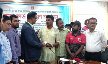নওগাঁ জুলাই যোদ্ধা পেল স্বাস্থ্য কার্ড