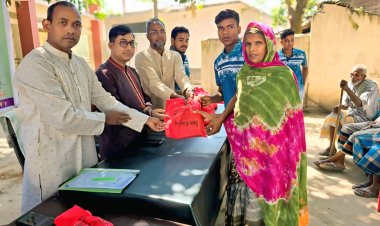 আলোর পথে স্বেচ্ছাসেবী সংগঠনের উদ্যোগে ঈদ উপলক্ষে বস্ত্র ও খাদ্য সামগ্রী বিতরণ-২৫