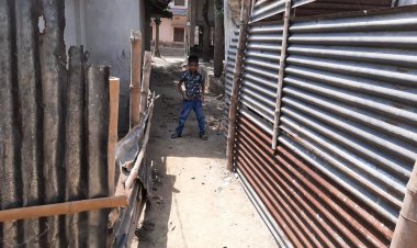 বদলগাছীতে প্রতিবেশীর রাস্তা বন্ধ করে বেড়া দেওয়ার অভিযোগ