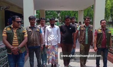 নওগাঁয় পুলিশে চাকরি দেওয়ার নামে অর্থ লেনদেন-বিজিবি সদস্যসহ ১ প্রতারক গ্রেফতার