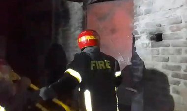 গোমস্তাপুরে বসতবাড়িতে যৌন ব্যবসা-ক্ষোভে আগুন দিলো স্থানীয় জনতা