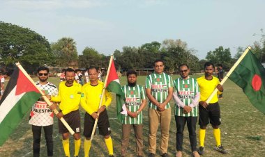 নিয়ামতপুরে ফিলিস্তিনে যুদ্ধ বন্ধের আহ্বানে প্রীতি ফুটবল ম্যাচ