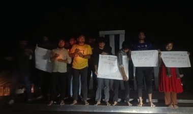 পারভেজ হত্যার ও লাশ নিয়ে রাজনীতি বন্দর প্রতিবাদে নওগাঁয় মোমবাতি প্রজ্বালন