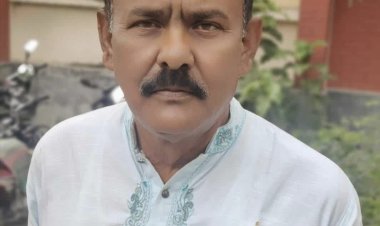 নিয়ামতপুরে ইউপি চেয়ারম্যানকে পুলিশে দিল ছাত্রদল নেতাকর্মীরা