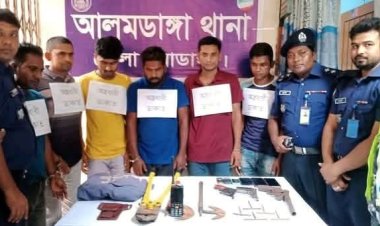 চুয়াডাঙ্গায় পুলিশের পোশাকে ইয়াবা ও ডাকাতির সরঞ্জামসহ গ্রেফতার-৬