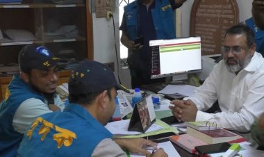 চুয়াডাঙ্গার বিআরটিএ অফিসে দুদকের অভিযান