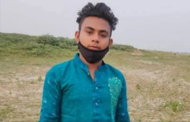 চাঁপাইনবাবগঞ্জে আম কুড়াতে গিয়ে বজ্রপাতে ছেলের মৃত্যু-মা আহত